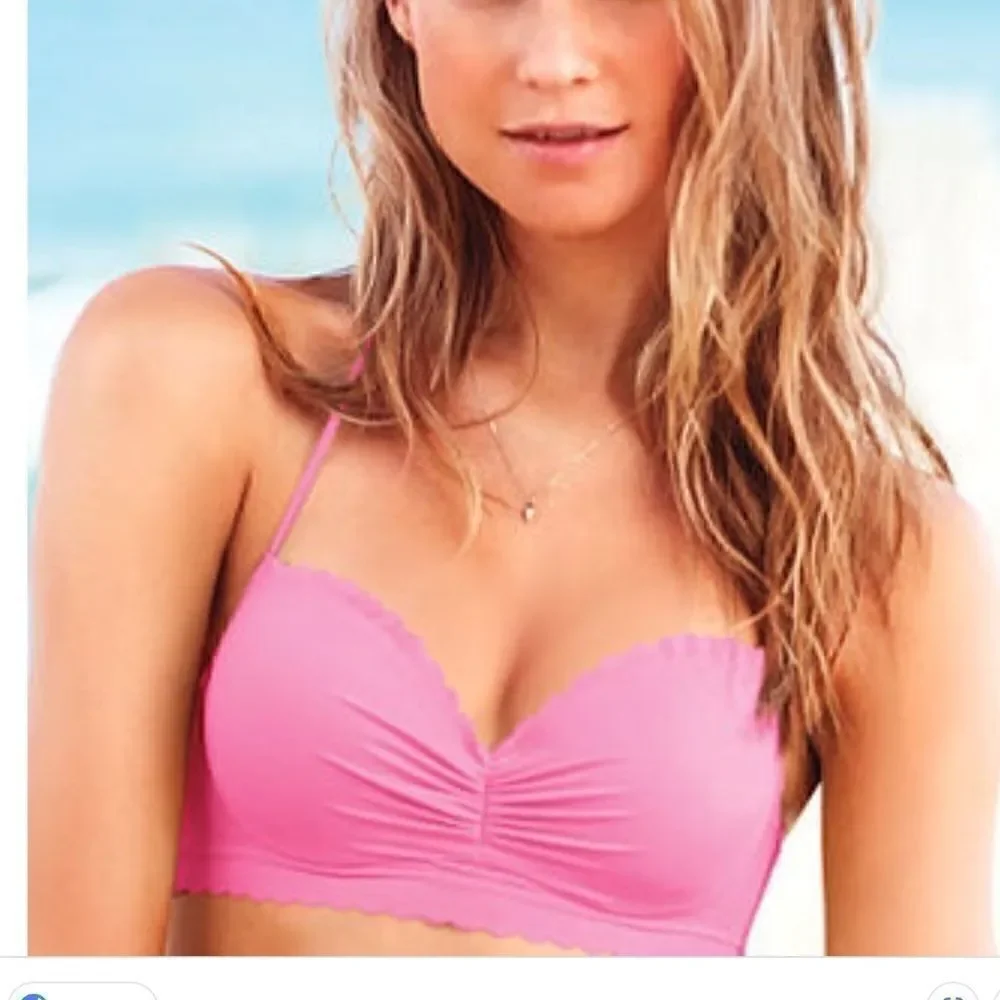 Victoria’s Secret 32B Getaway Halter bikini top